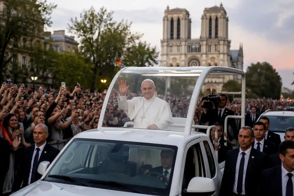 Paus Leo XIV begroet 300.000 mensen in Parijs tijdens rit naar Notre-Dame