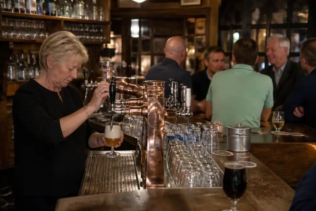 Café Disco Nel in Baarle-Hertog klinkt Hollands, maar schenkt Belgisch bier