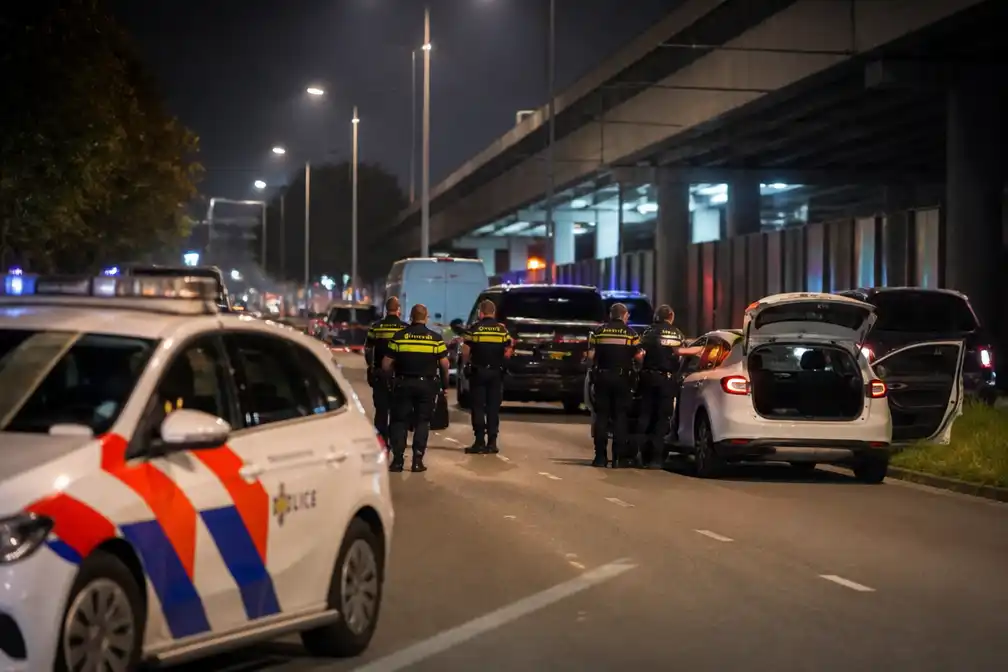 Twee mannen neergestoken in Eindhoven, vijf verdachten aangehouden op snelweg