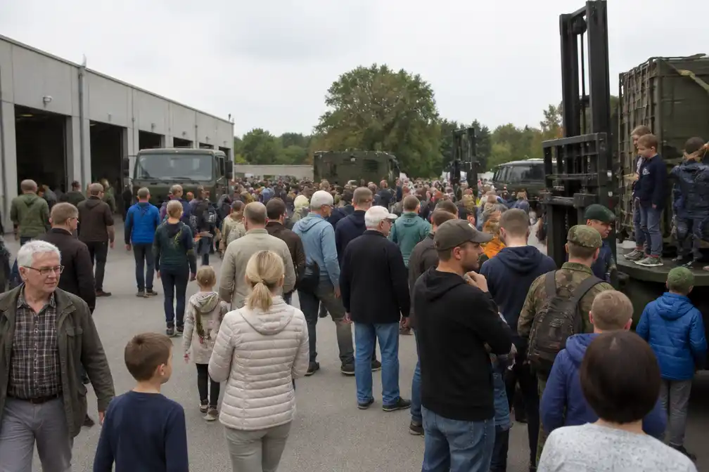 Open Barracks Day in Grobbendonk lokt ruim 5.000 bezoekers en veroorzaakt verkeersinfarct