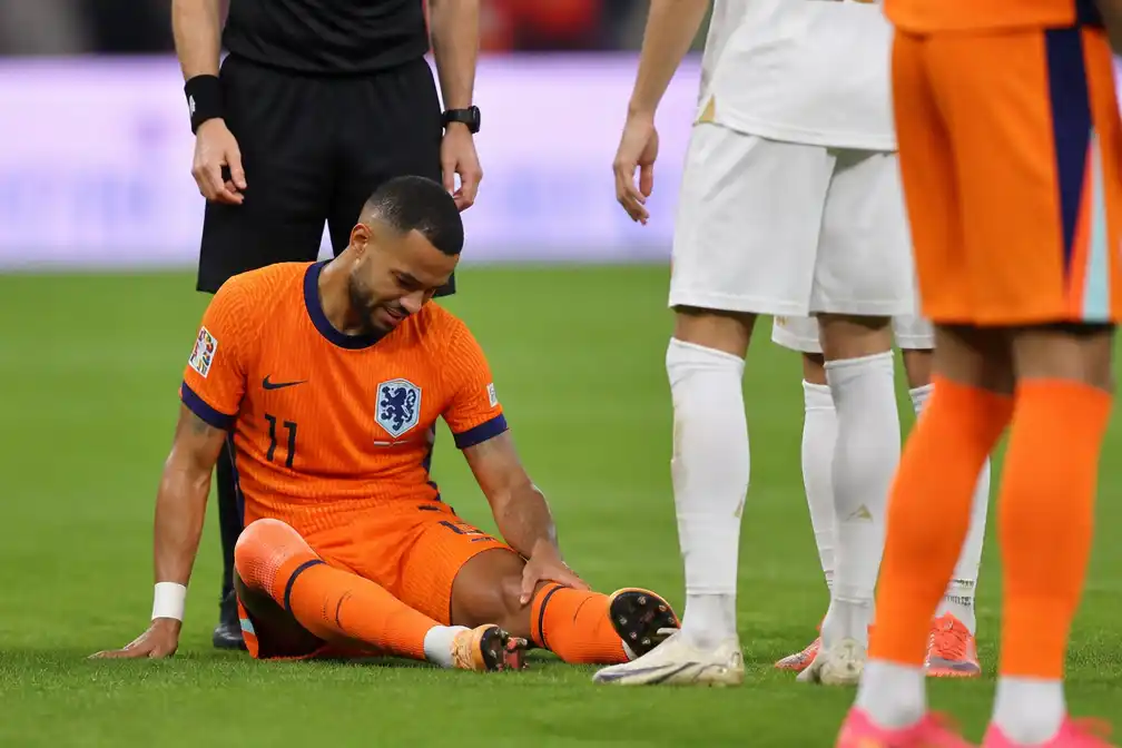 Cody Gakpo valt geblesseerd uit in Nations League-duel met Servië