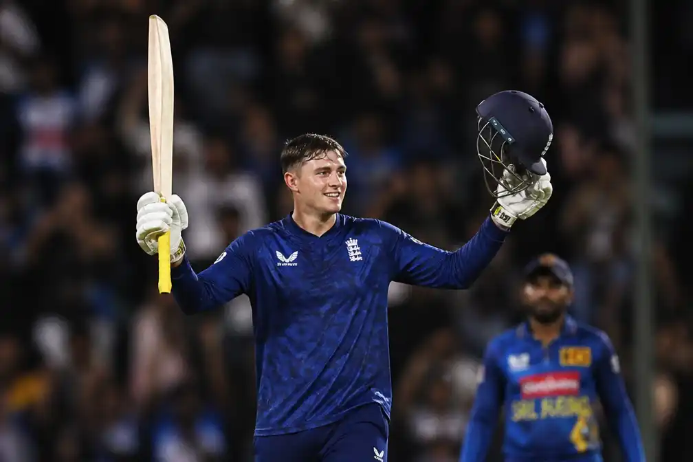 Banton slaat eerste century en bezorgt Engeland ODI-reekswinst tegen Sri Lanka