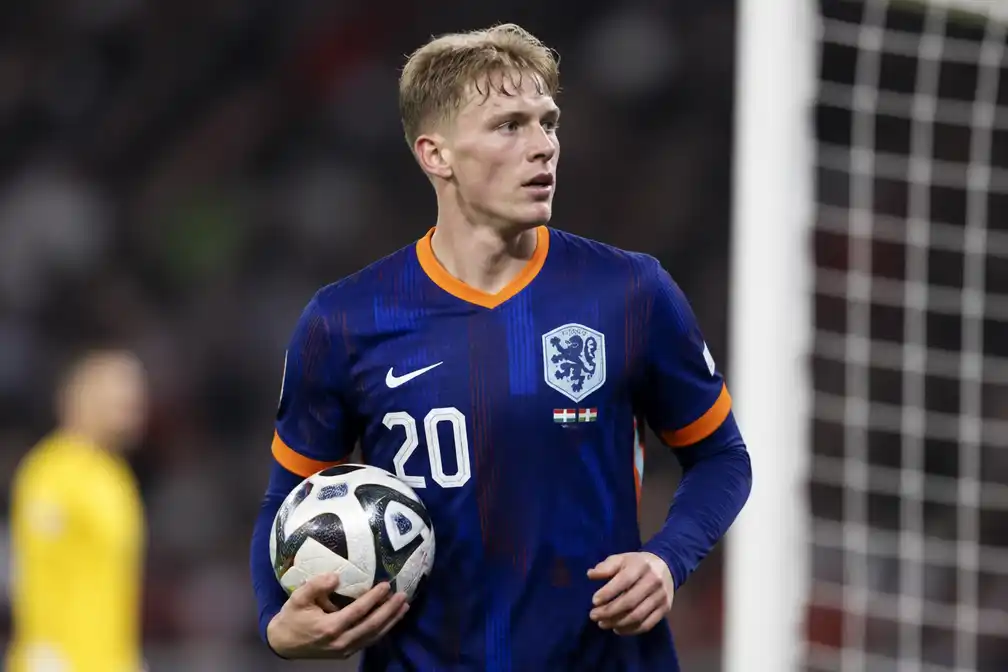 Meerdink maakt eerste Oranje-treffers bij 1-2 zege in Belgrado