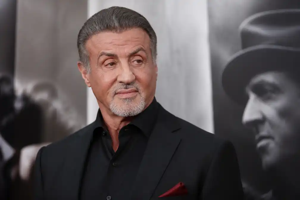 Stallone (80) onthult eetstoornis en steroïdengebruik in nieuwe memoires