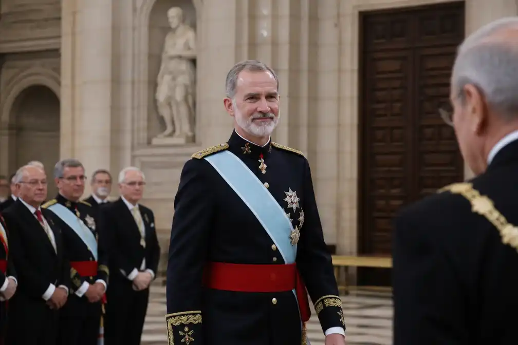 Koning Felipe VI zit kapittel van militaire orde San Hermenegildo voor in El Escorial