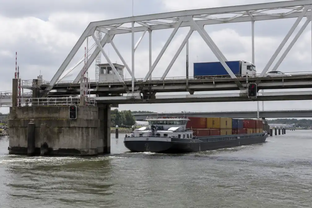 EIB: achterstanden bij bruggen en sluizen kosten economie 20 miljard euro tot 2035