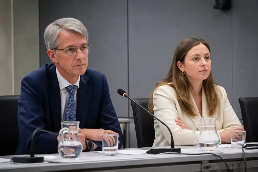 Corona-enquête hoort oud-minister Arie Slob en scholierenvoorzitter Nienke Luijckx