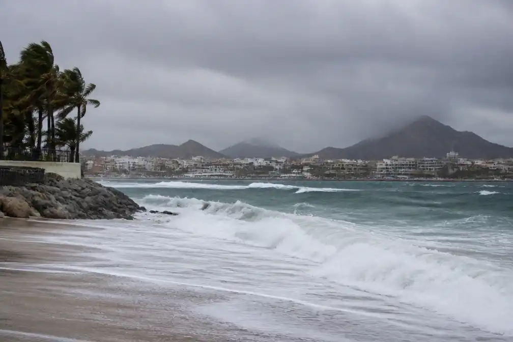 Orkaan Polo nadert Baja California Sur, zware regen dreigt in New Mexico en Arizona
