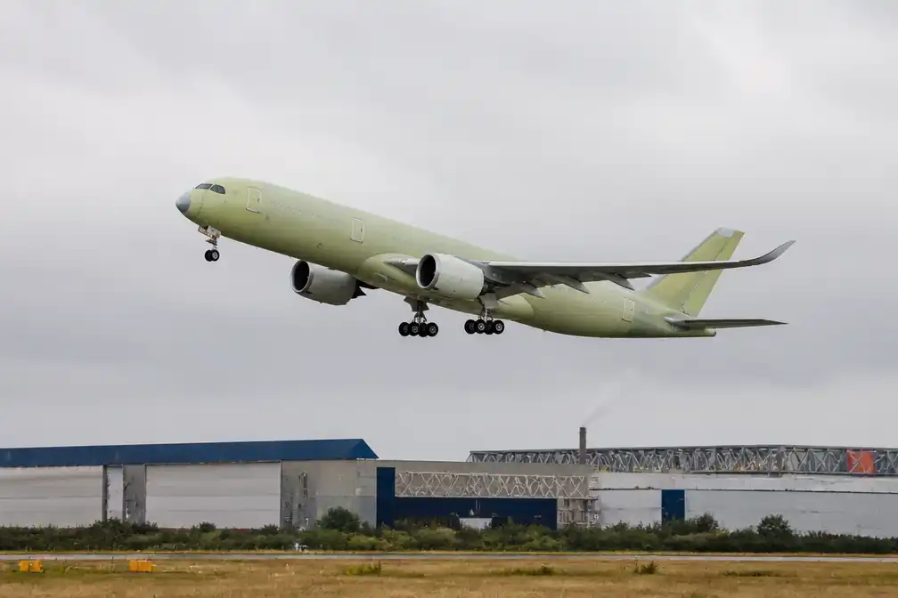Vrachtversie Airbus A350 maakt eerste testvlucht