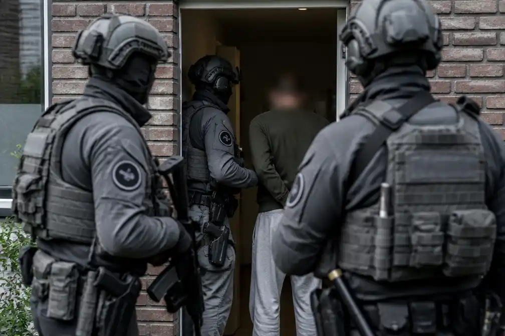 Hacker Pepijn van der S. (24) opgepakt bij DSI-inval met flitsgranaten in Amsterdam