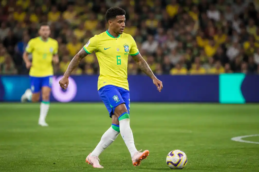 Mauro Júnior debuteert in basis bij Brazilië, dat met 4-2 wint van Australië