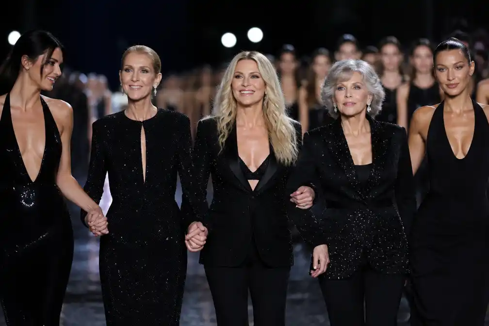 Chantal Janzen loopt L'Oréal-catwalk in Parijs tussen Céline Dion en Kendall Jenner