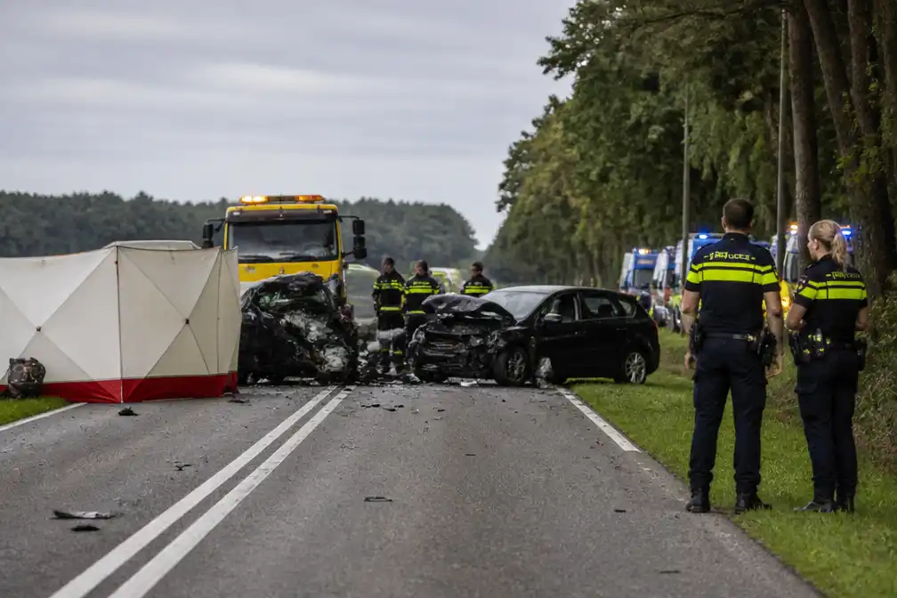 Twee doden bij ernstig ongeval op N48 bij Zuidwolde, weg tot woensdag dicht