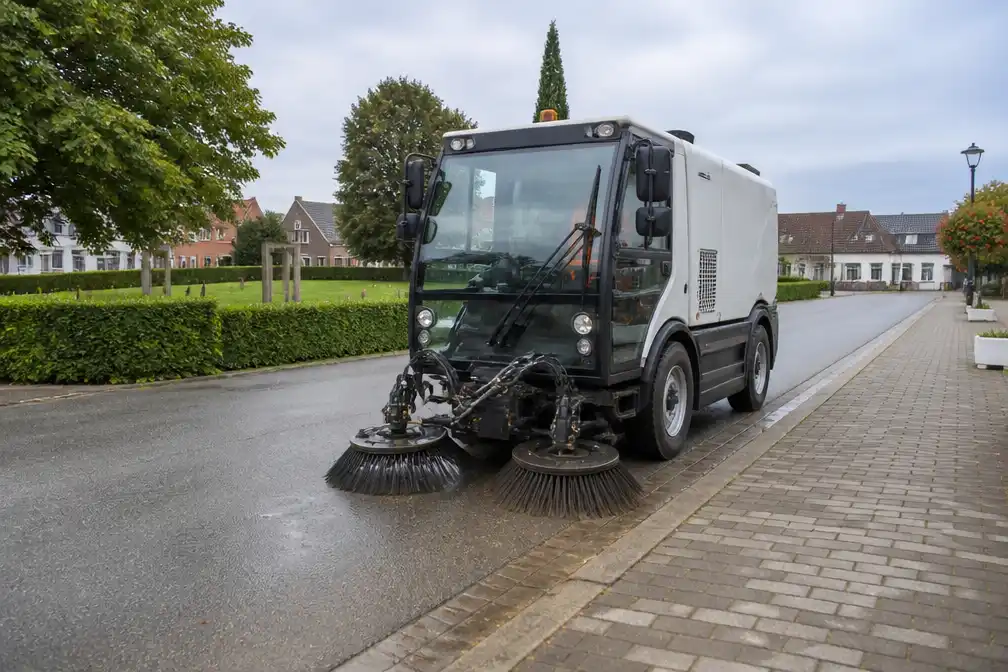 Assenede koopt nieuwe veegwagen voor 200.000 euro en past veegplan aan