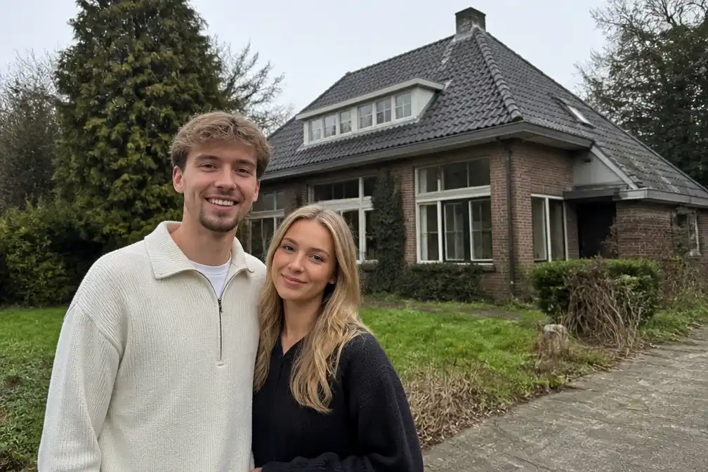 Youtuber Gio Latooy en vriendin Lynn kopen villa van 1,4 miljoen in Rijsoord