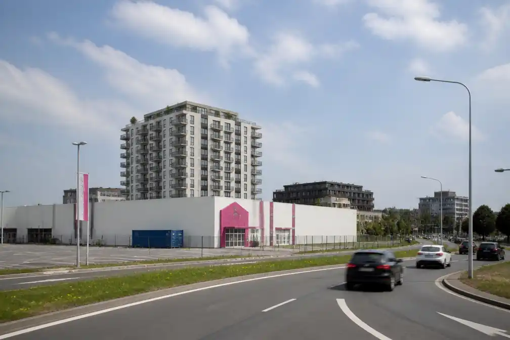 Hasselt plant woontoren van acht verdiepingen met 82 flats op vroegere Leenbakkersite