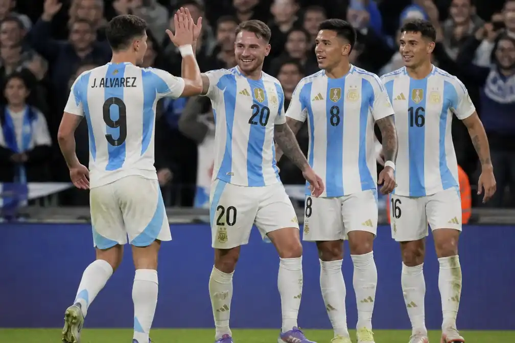 Argentinië klopt Bolivia met 4-0 zonder Messi in eerste duel na verloren WK-finale