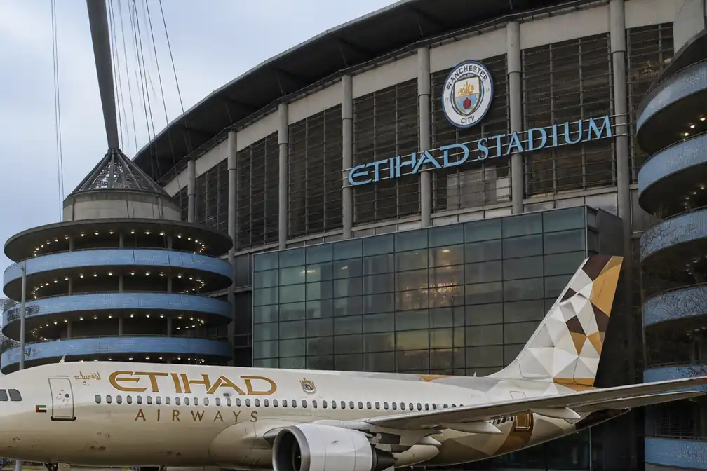 Sponsor Etihad van Manchester City overweegt juridische stappen tegen Premier League