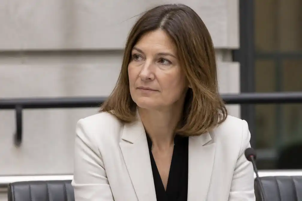 Vlaams minister De Ridder dient klacht in voor bedreigingen via sociale media, vrouw opgepakt