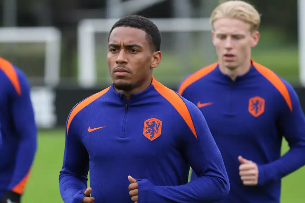Timber vervangt geblesseerde Van Hecke in opstelling Oranje tegen Griekenland
