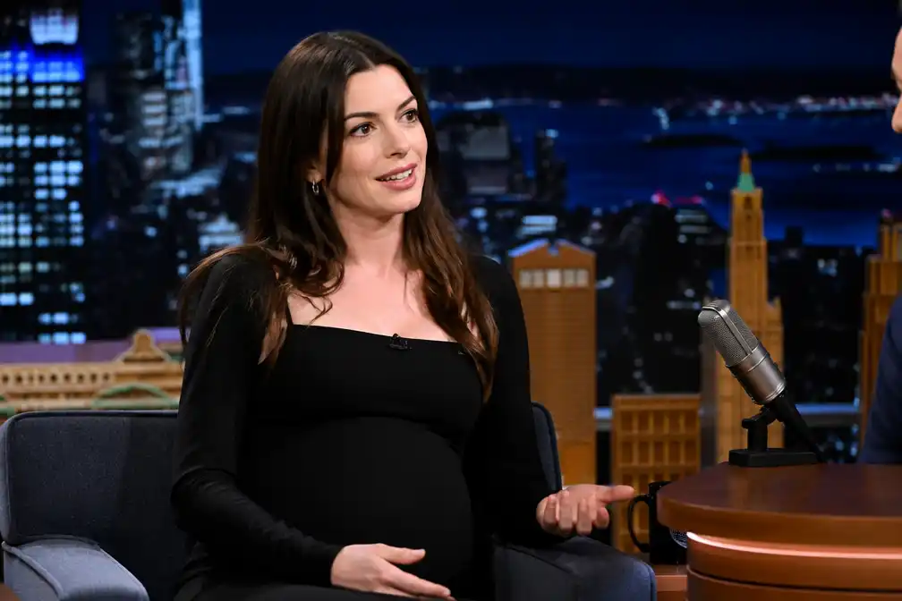 Hoogzwangere Anne Hathaway biedt excuses aan voor 'vreselijk' lopermoment