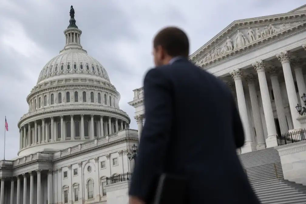 Rapport: regering-Trump betaalde campagnespotjes met geld voor grensbewaking
