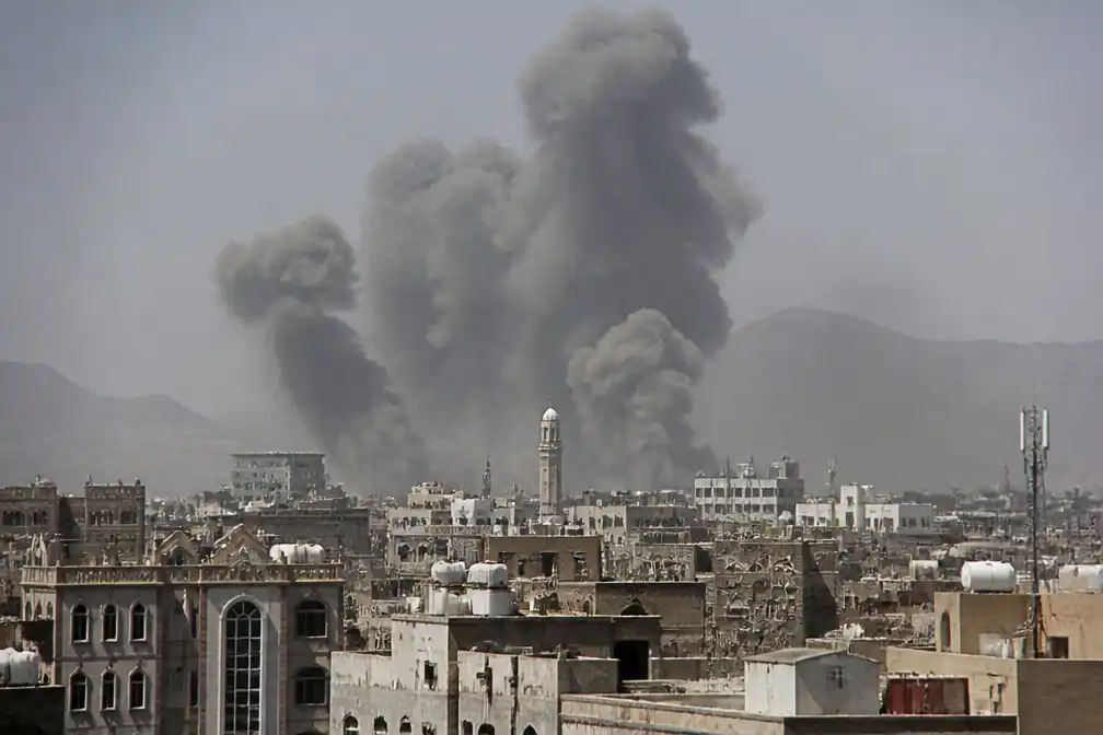 Zware explosies in hoofdstad Jemen, Houthi's spreken van 'Saoedische agressie'