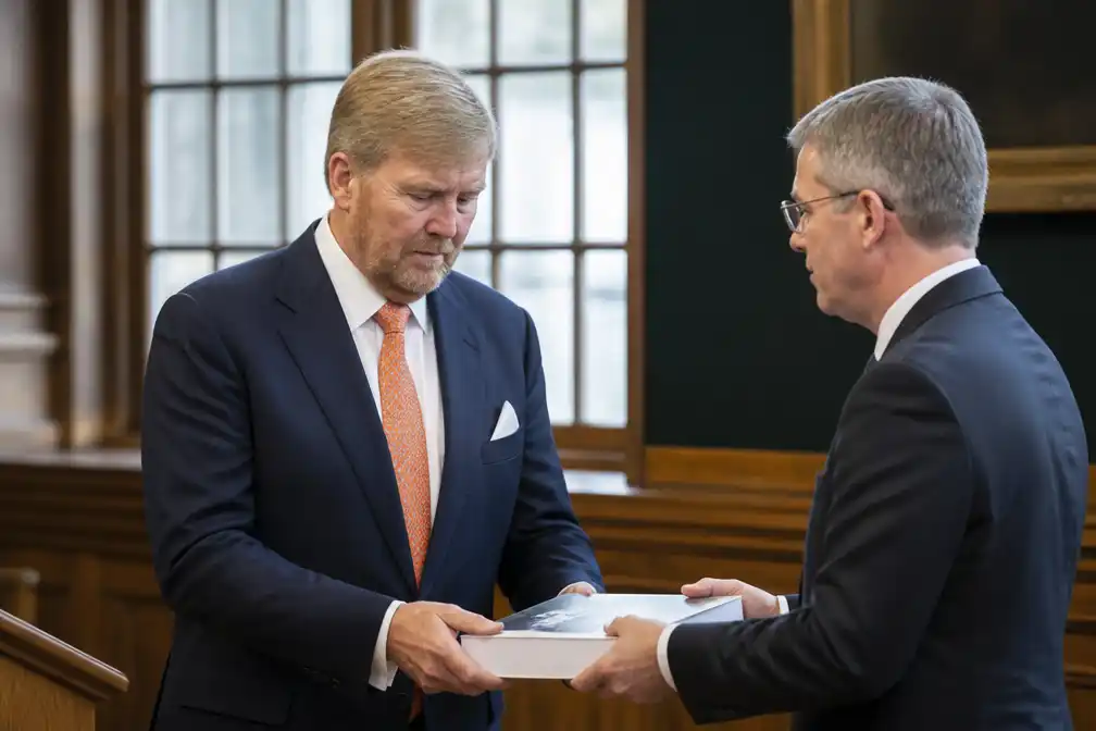 Koning Willem-Alexander 'geraakt' door onderzoek naar koloniaal verleden Oranjes