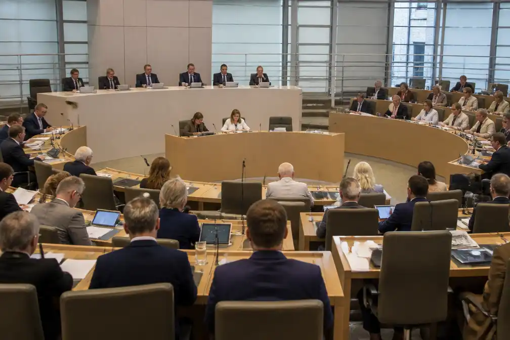 Vlaams Parlement schort spoeddecreet-Beels op voor advies van Raad van State