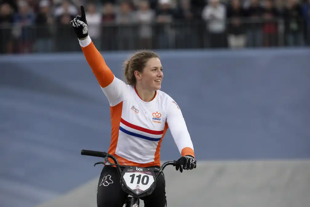 Laura Smulders wint vijfde BMX-wereldbekerwedstrijd in Mentougou