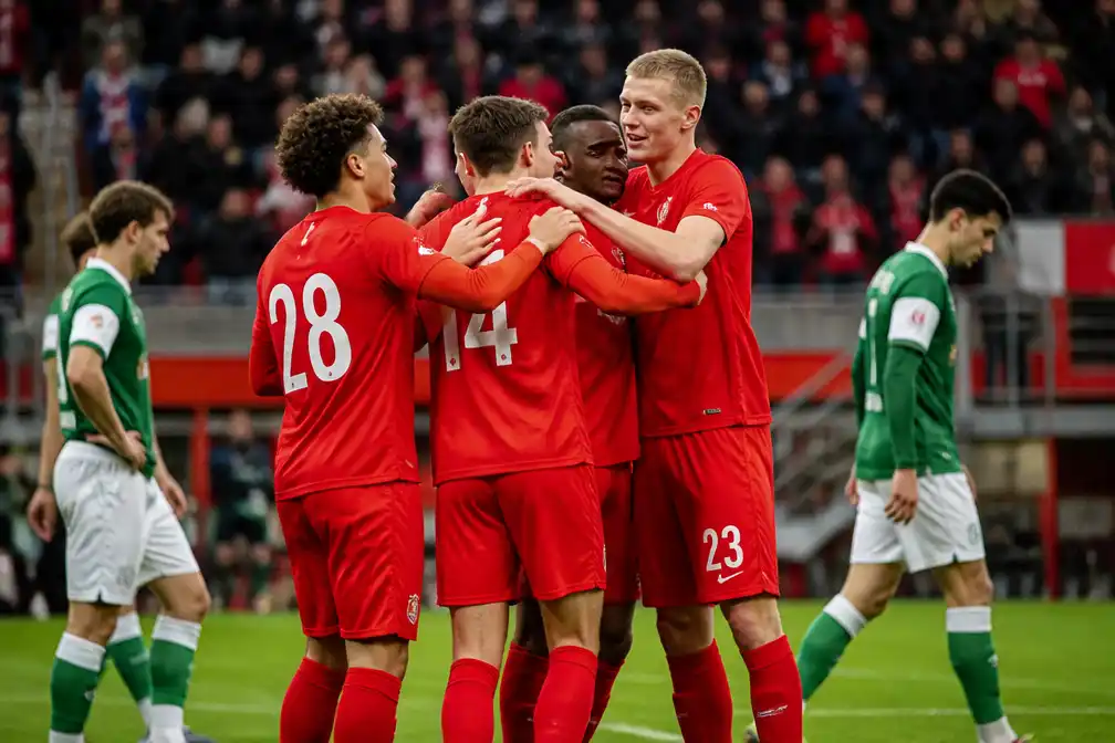 FC Twente vernedert Werder Bremen met 7-0 in oefenduel