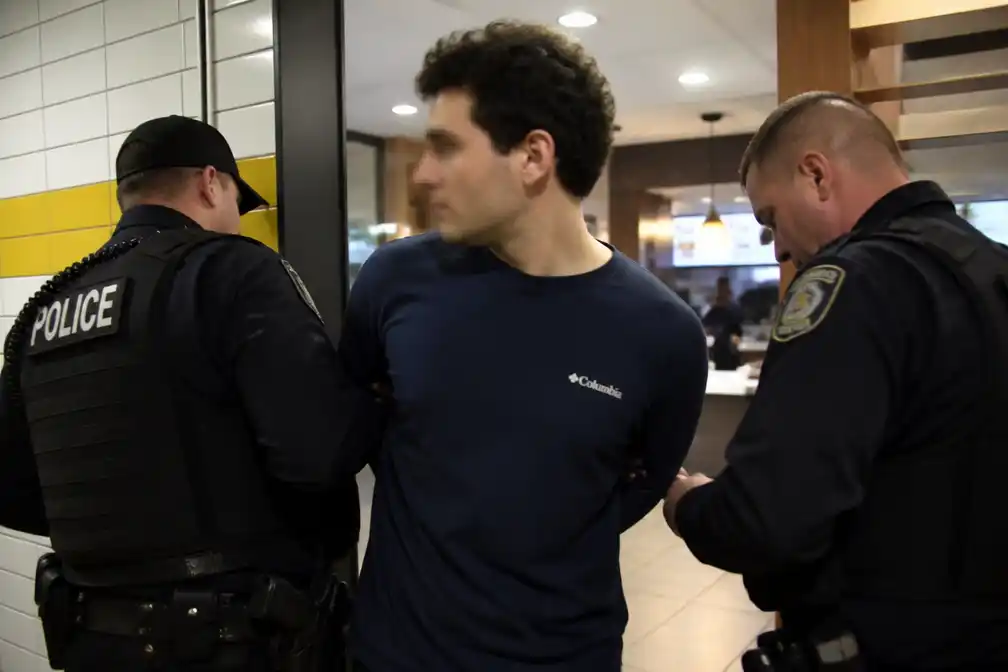 Bodycambeelden tonen arrestatie Luigi Mangione bij McDonald's in Pennsylvania