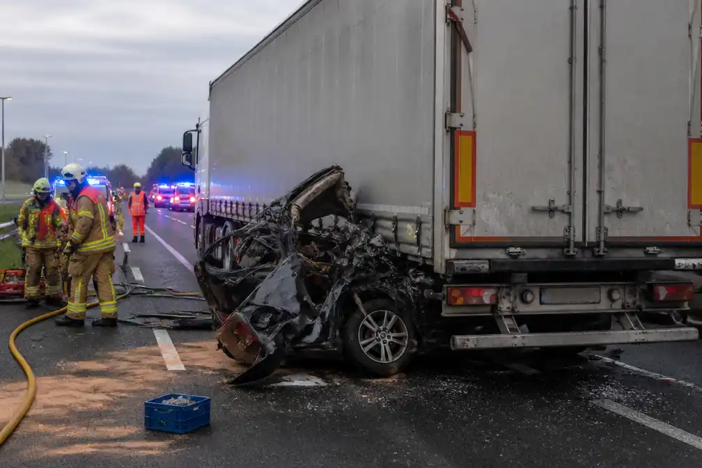 Dode en zwaargewonde bij ongeval op E34 in Vosselaar