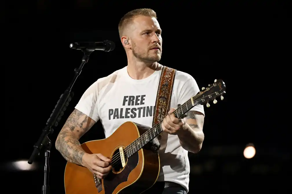 Zach Bryan draagt 'Free Palestine'-shirt bij concert in Massachusetts