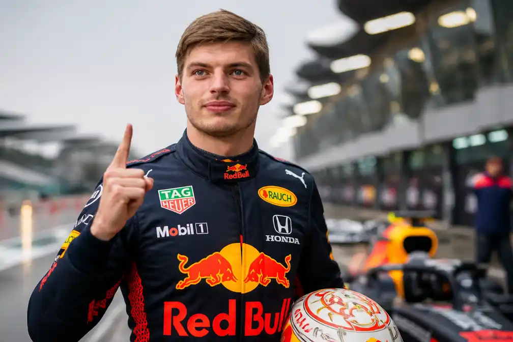 Verstappen pakt eerste pole van het seizoen in Sepang en jaagt op racezege