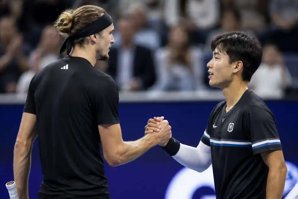 Zverev verslaat Shang en treft Djokovic in kwartfinale China Open