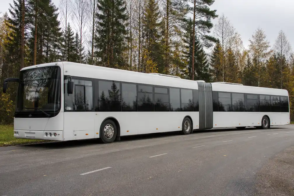 Langste camper van Europa, een 18 meter omgebouwde bus, te koop in Zweden