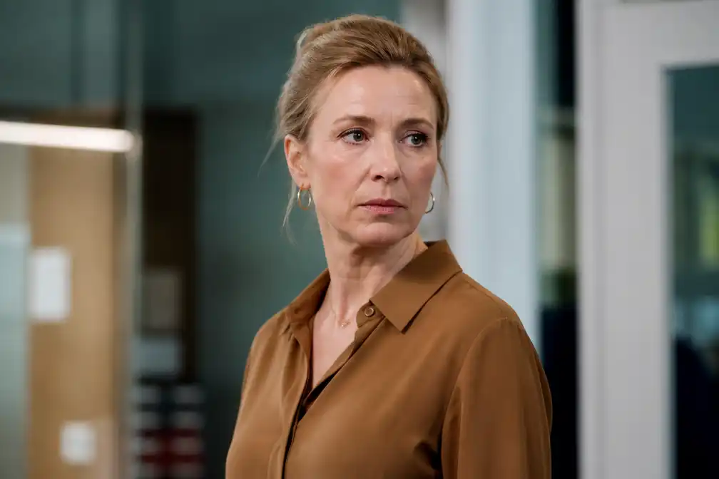 Isabelle Van Hecke neemt laatste keer de rol van bazige Carine in 'Nonkels'