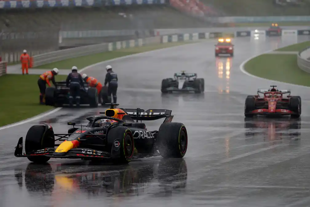 F1-coureurs veroordelen motorregels na softwarechaos bij Grand Prix in Maleisië