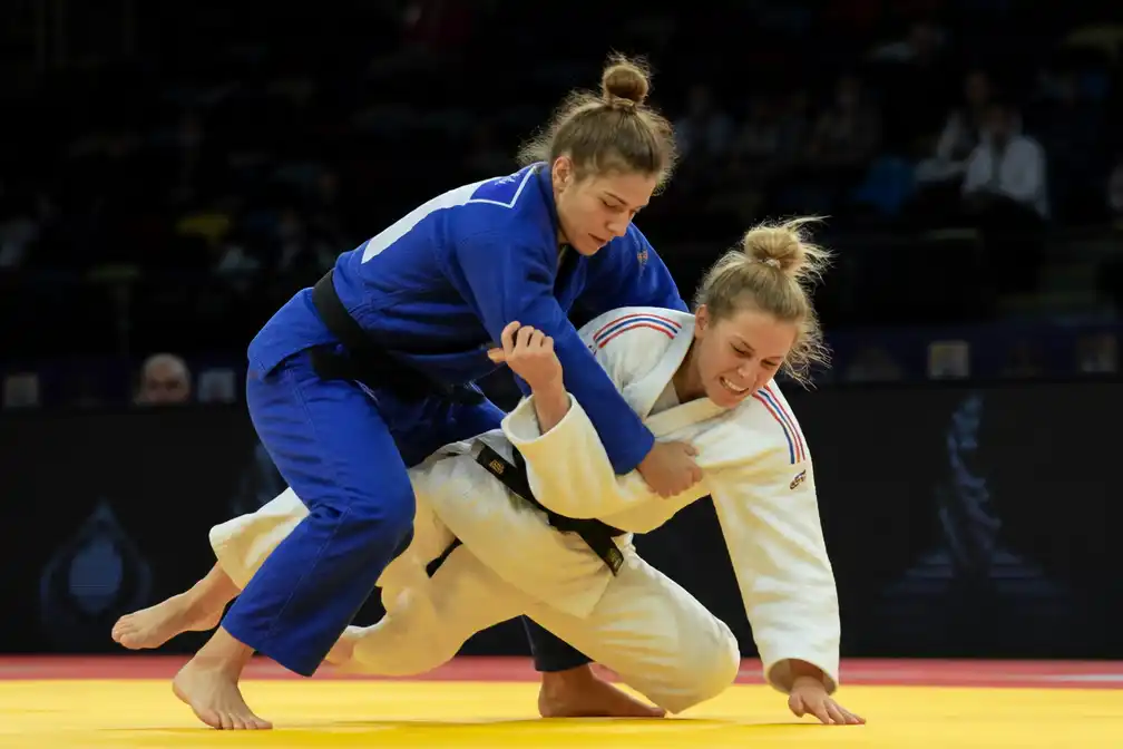 Judoka Naomi van Krevel uitgeschakeld in eerste ronde op WK judo in Bakoe