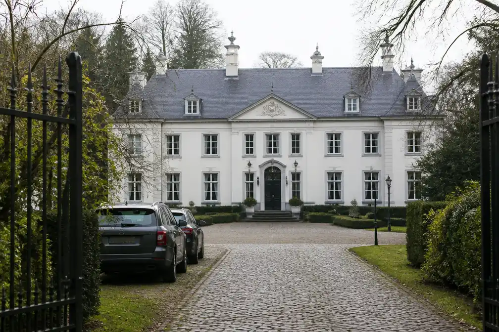 Petekind (28) ontkent betrokkenheid bij gewelddadige kasteelroof in Schilde