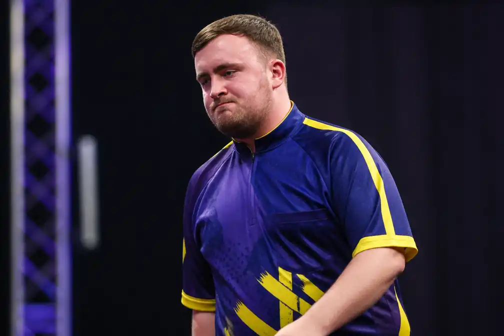 Luke Littler (19) mist opnieuw jeugd-WK-finale na uitschakeling in halve finale
