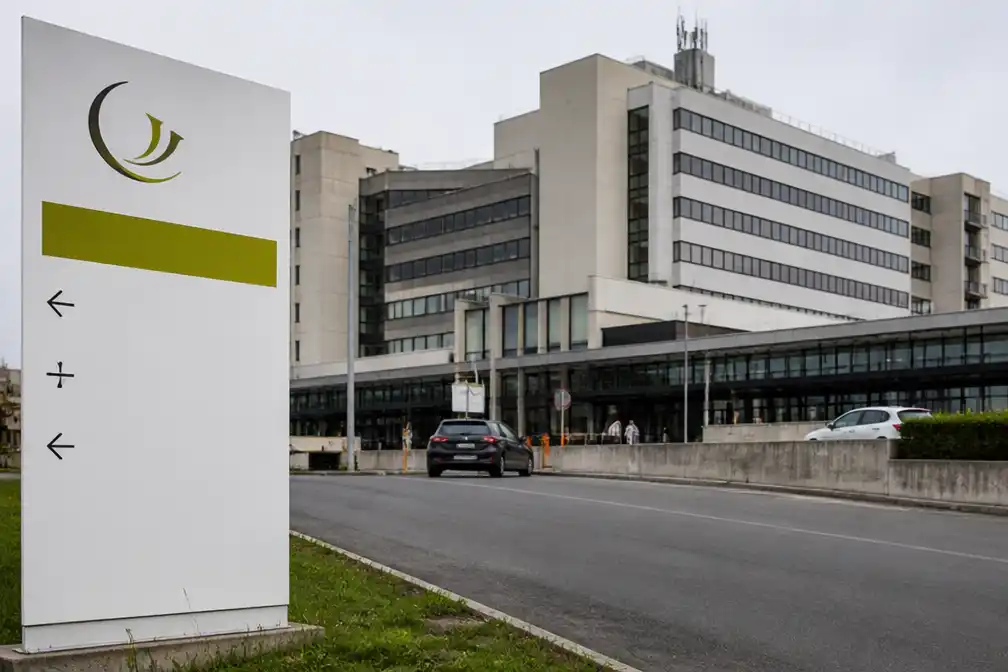 Spoedarts Gerlant Van Berlaer (58) aangehouden op verdenking van voyeurisme