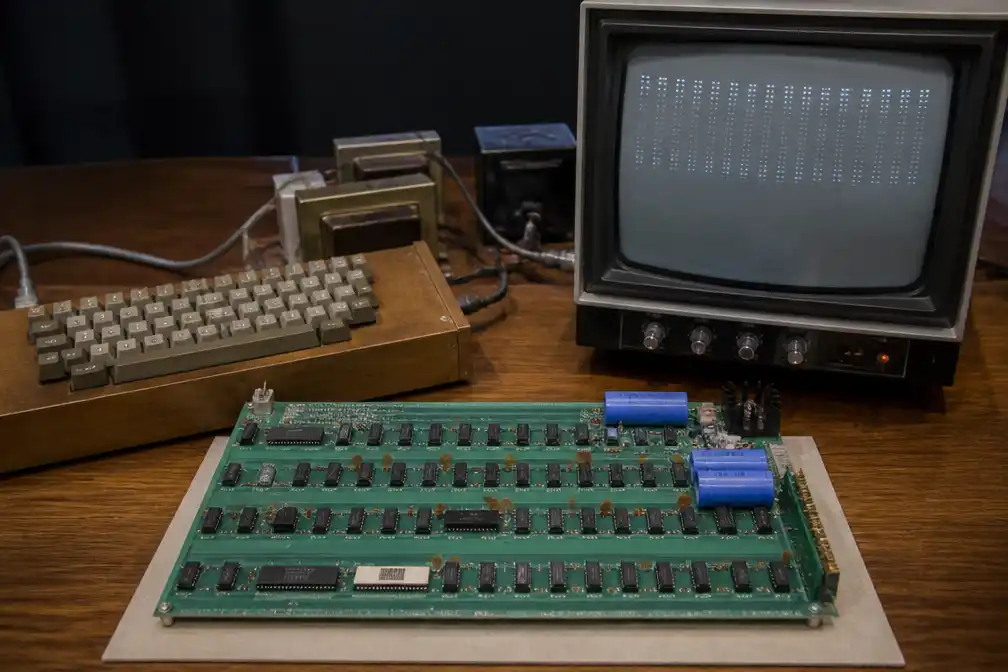 Apple-1 uit 1976 gaat onder de hamer bij 50-jarig jubileum van Apple