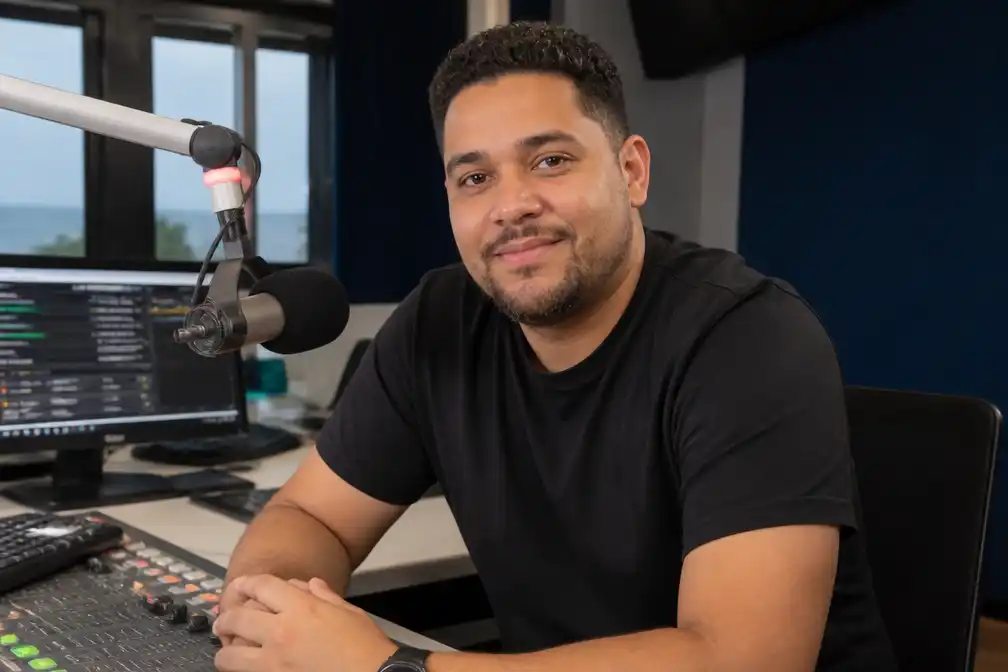 Igmar Felicia maakt radiocomeback met ochtendshow bij Dolfijn FM op Curaçao