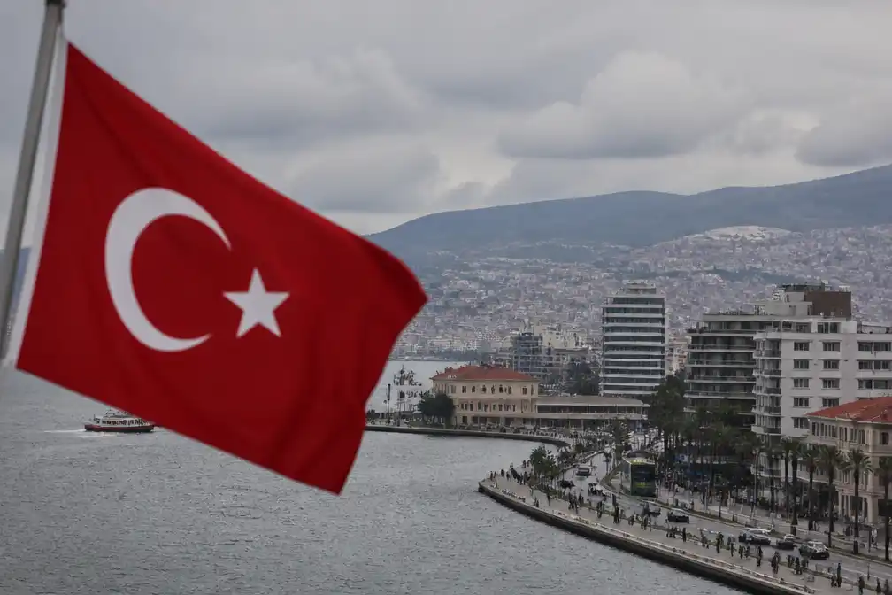 Burgemeester van Izmir Cemil Tugay stapt over van oppositiepartij CHP naar AKP van Erdogan