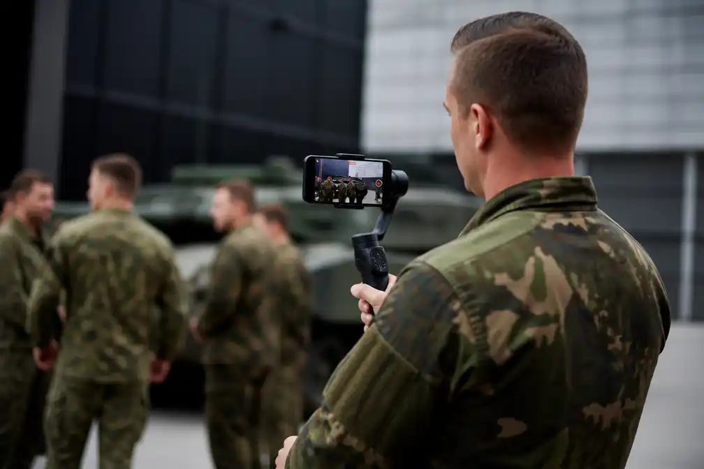 Defensie wil TikTok-campagnes, maar stuit op eigen verbod