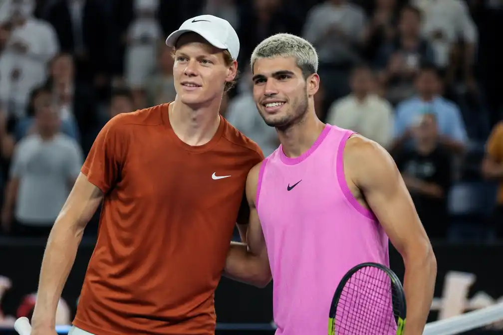 Sinner en Alcaraz spelen One Point Slam tegen amateurs voor Australian Open