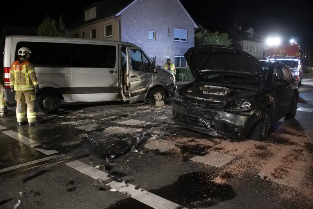 Gewonde bij botsing tussen auto en personenbus in Bree