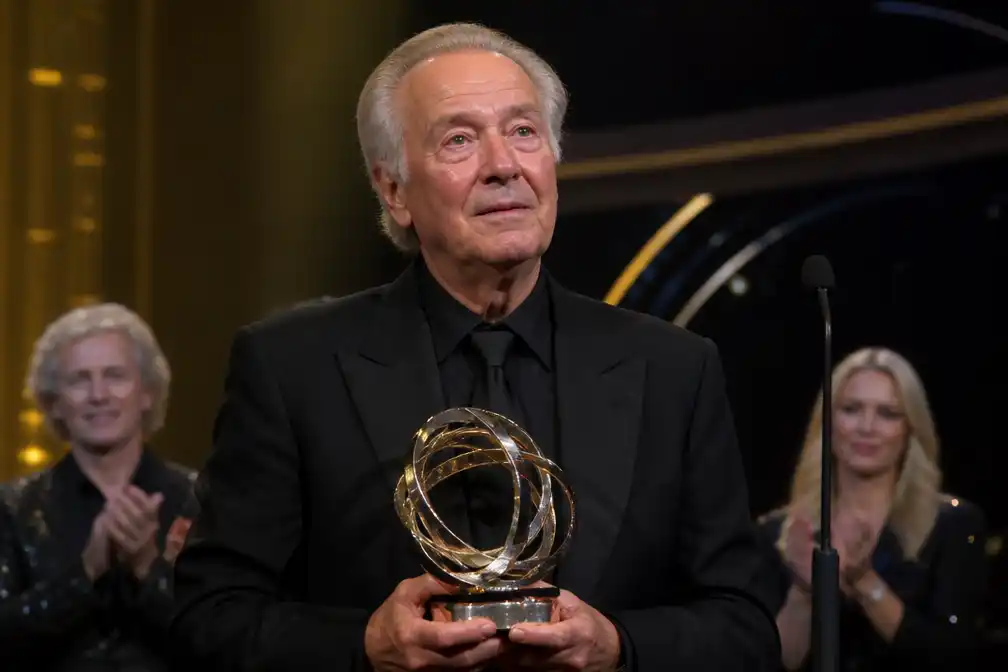 Joop van den Ende ontvangt Gouden Televizier-Oeuvre-Ring in Amsterdam